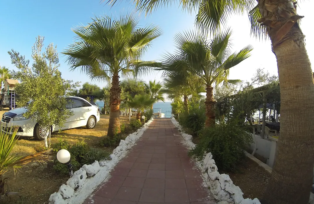 Mavi Cennet Camping Caravan-1
