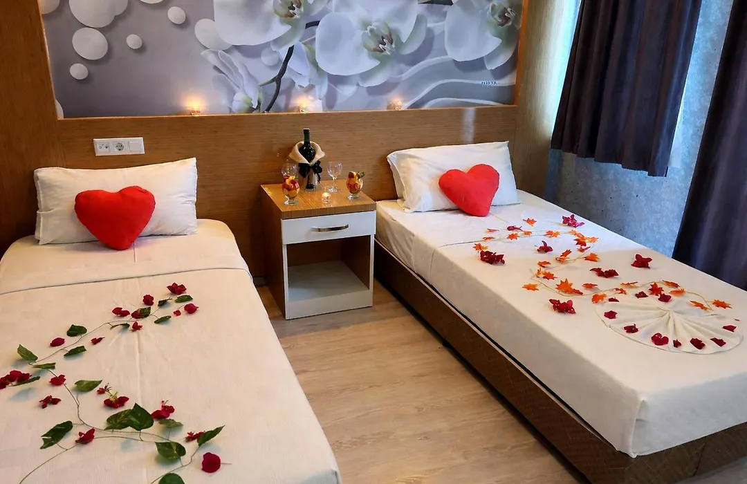 Anita Kemer Noch Hotel-1