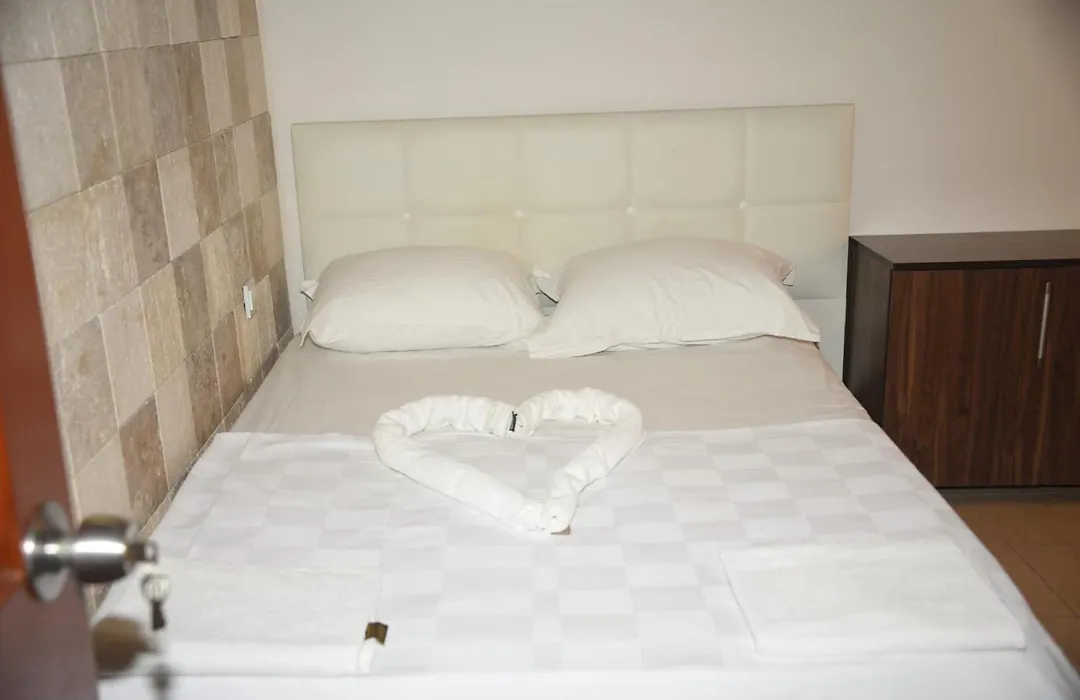 Safari Suit Hotel , Side-1