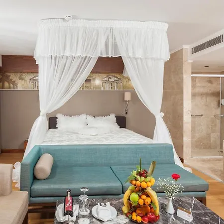 Commodore Elite Suites&Spa Ultra All Inclusive-3