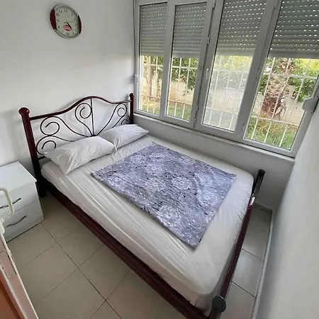Enjoy A Peaceful Central Location Close To Everything, Truly Home From Home-3