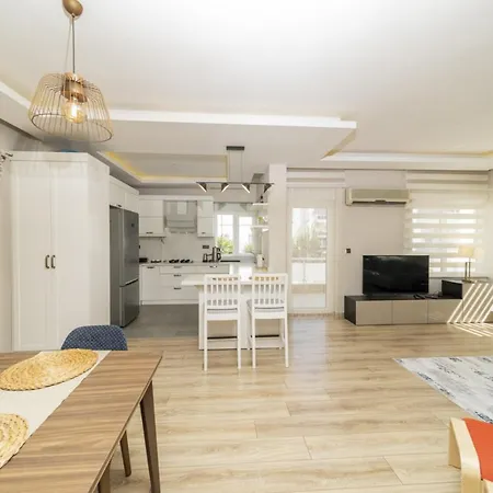 Delightful Flat With Shared Pool In Konyaalti-2
