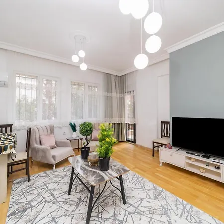 Spacious Flat With Backyard In Muratpasa-3