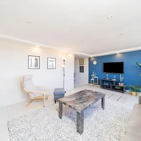 Superb Flat Near Hadrian'S Gate-2