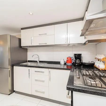 Superb Flat Near Hadrian'S Gate-3