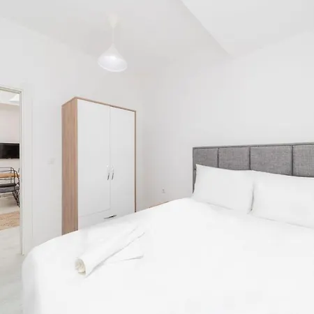 Modern And Comfortable Apartment In Muratpasa-2