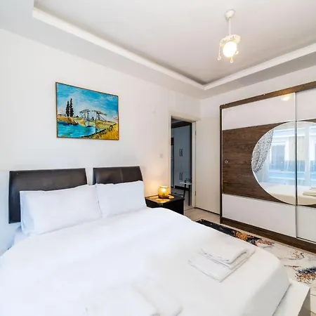 Business-Friendly Flat Close To Beach In Konyaalti-3