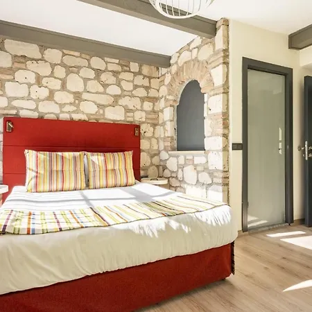 Delightful Flat Near Hadrians Gate-2