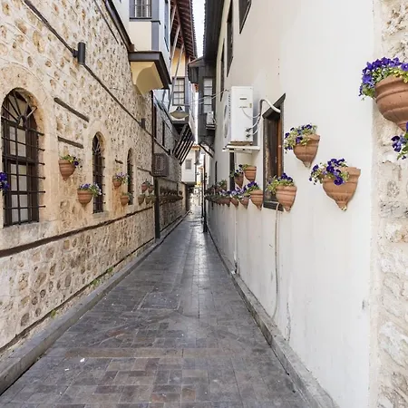 Charming Flat Near Hadrians Gate-3