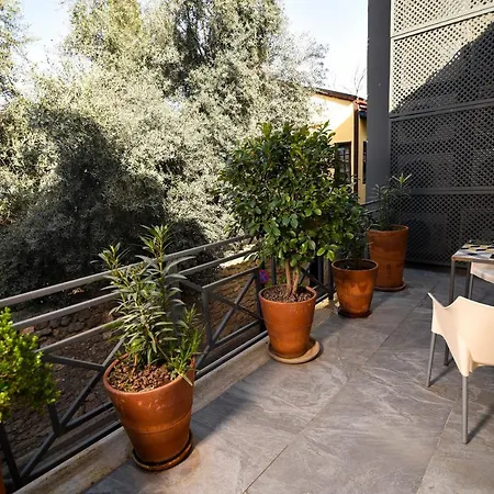 Peaceful Flat With Balcony Near Hadrian'S Gate-2
