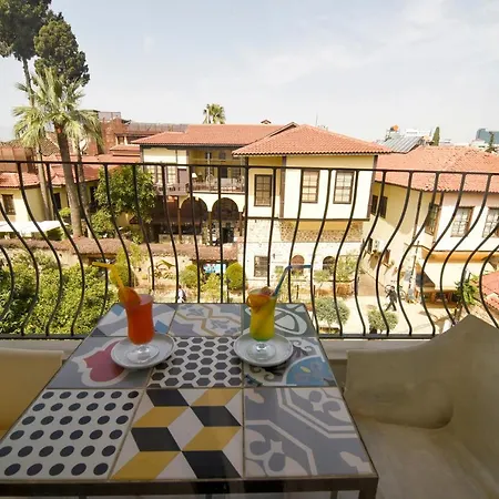 Lovely Flat With Balcony Near Hadrian'S Gate-3