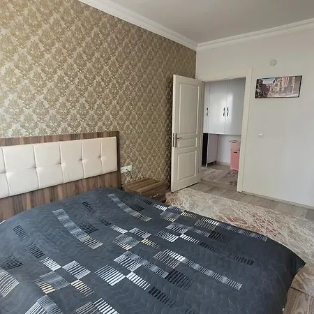 Квартира Большая Уютная-2