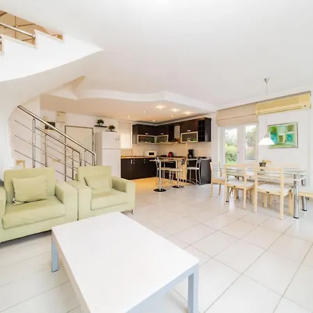 Central Villa With Garden And Pool In Kemer-3