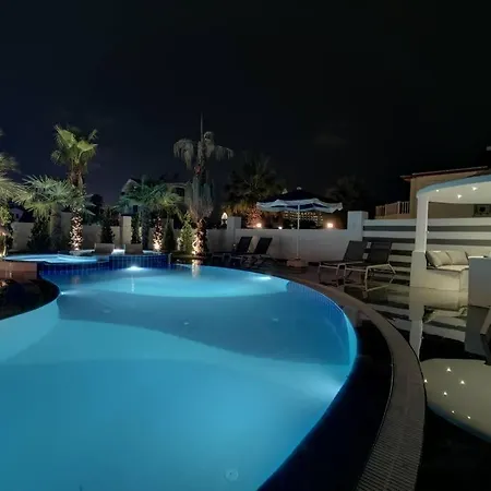 Sleeps 6, Modern Luxury Villa - Awz 290-2