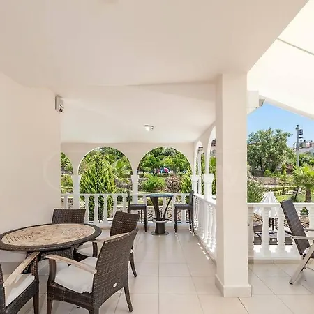 Sleeps 8, Private Pool Villa With 4 Bedrooms - Awz 256-3
