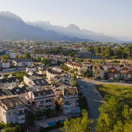 Central Villa With Garden And Pool In Kemer-2