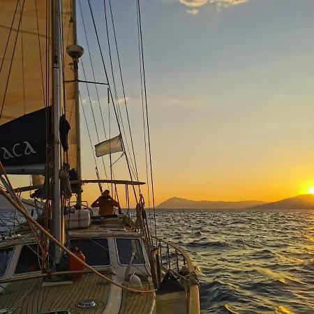 Sailing Itaca-3