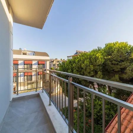 Central Flat With Balcony And Terrace In Muratpasa-2