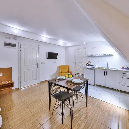 3 House Apart-3