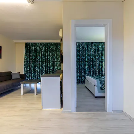 Side Meryam Suit Deluxe Hotel-2