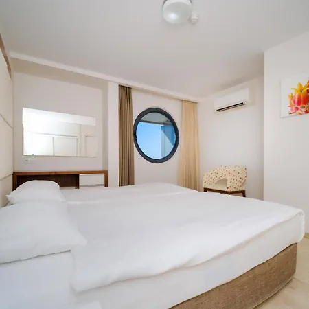 Delfino Apart Hotel-3