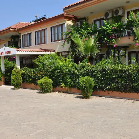 Mg Moms Hotel-2