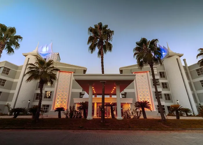 Boutique Royal Atlantis Beach Side