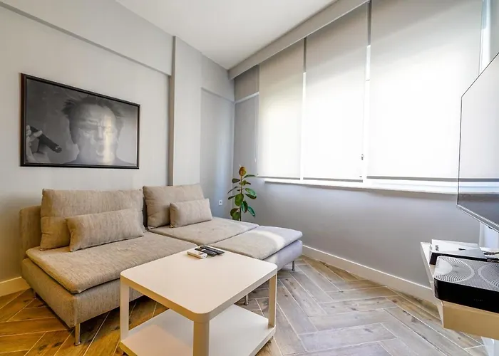 Central Flat Near Beach In Muratpasa Antalia