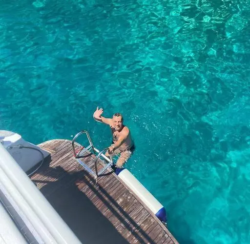 Private Yacht Tour In Kemer acceptant les animaux