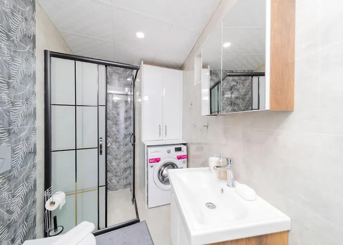 Charming Home With Balcony In Muratpasa Antalia che accetta animali
