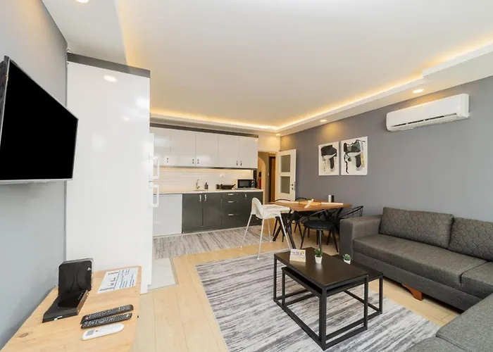 Lovely Central Apartment Near Beach In Muratpasa, Antalia