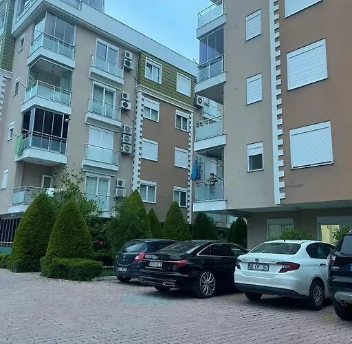 Antalya Konyaalti Plaji Havuzbasi 1+1 Daire Appartamento