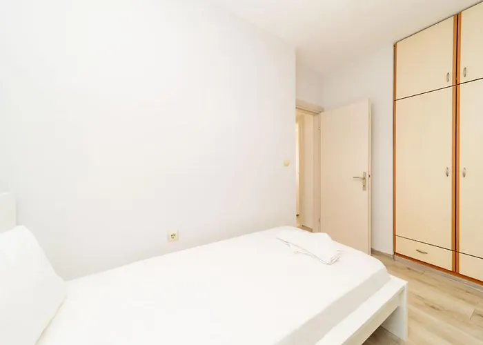 Refreshing Flat Within Walking Distance To Konyaalti Beach With Sea View In Antalya