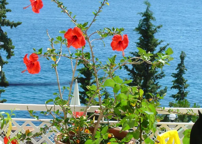 Kas hotels near Kral Mezari