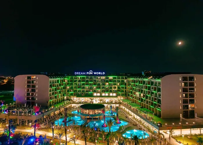 Dream Fun World Otel Side