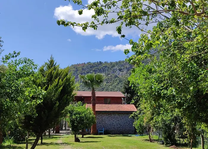 Flora Pansiyon Çıralı Kemer