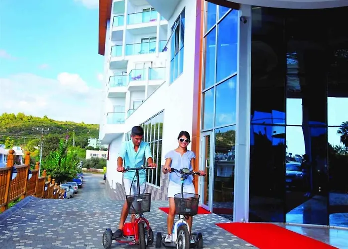Boutique Throne Beach Resort & Spa Side